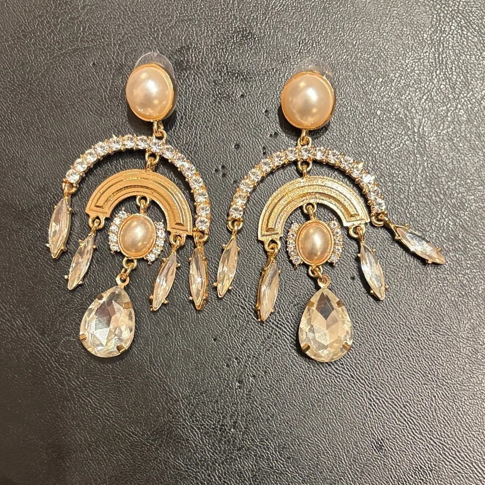 Earrings - Picture 1 of 3